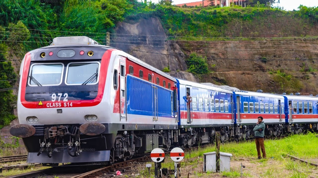 乘坐 Peradeniya 到 Ella 的火车（列车编号：1001 “Denuwara Menike”）